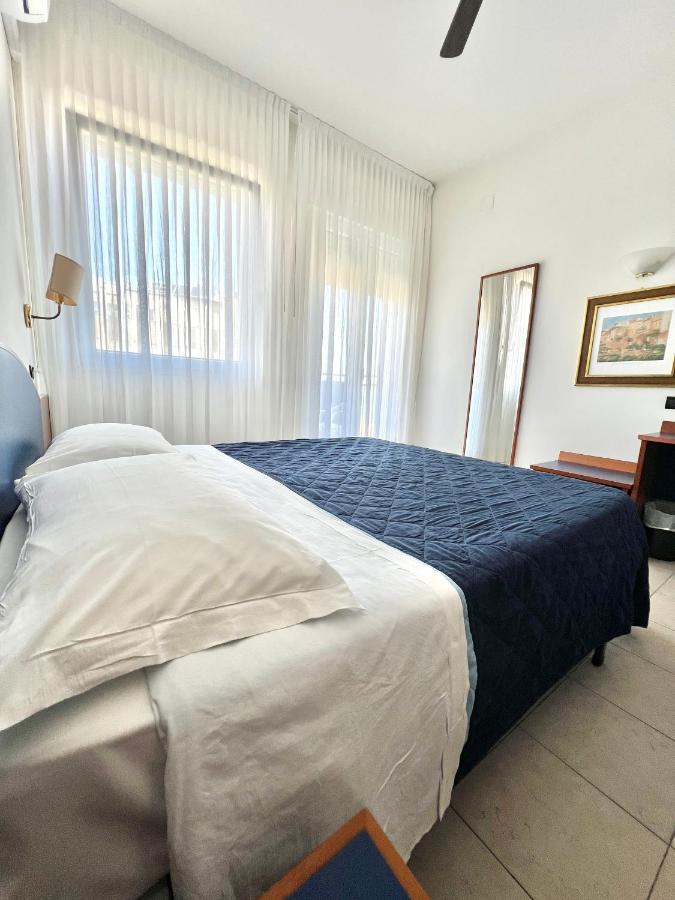 Hotel B&B Montecarlo Milano Marittima Bagian luar foto