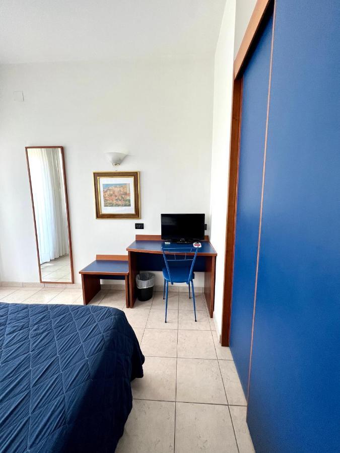 Hotel B&B Montecarlo Milano Marittima Bagian luar foto