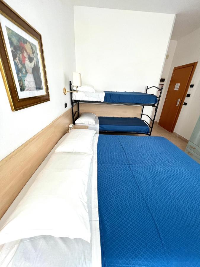 Hotel B&B Montecarlo Milano Marittima Bagian luar foto