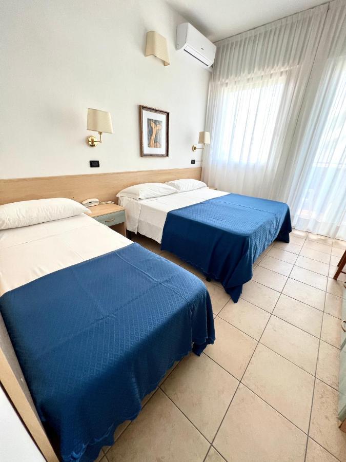 Hotel B&B Montecarlo Milano Marittima Bagian luar foto