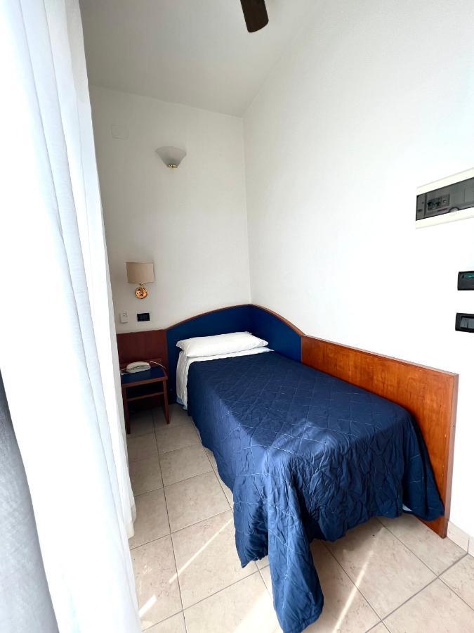 Hotel B&B Montecarlo Milano Marittima Bagian luar foto