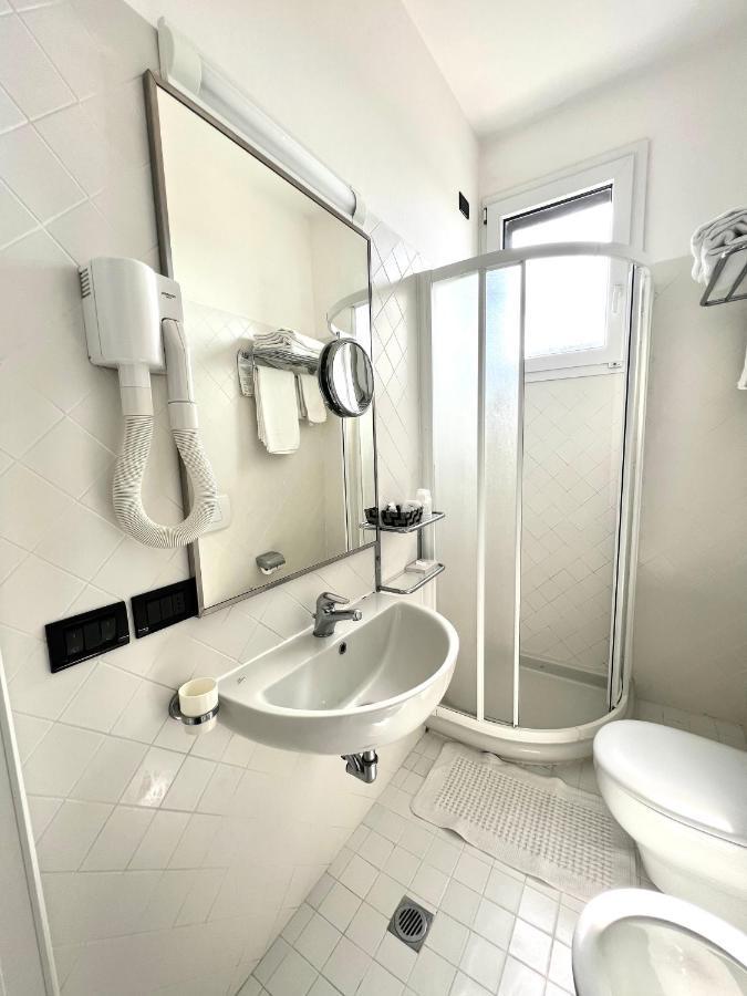 Hotel B&B Montecarlo Milano Marittima Bagian luar foto
