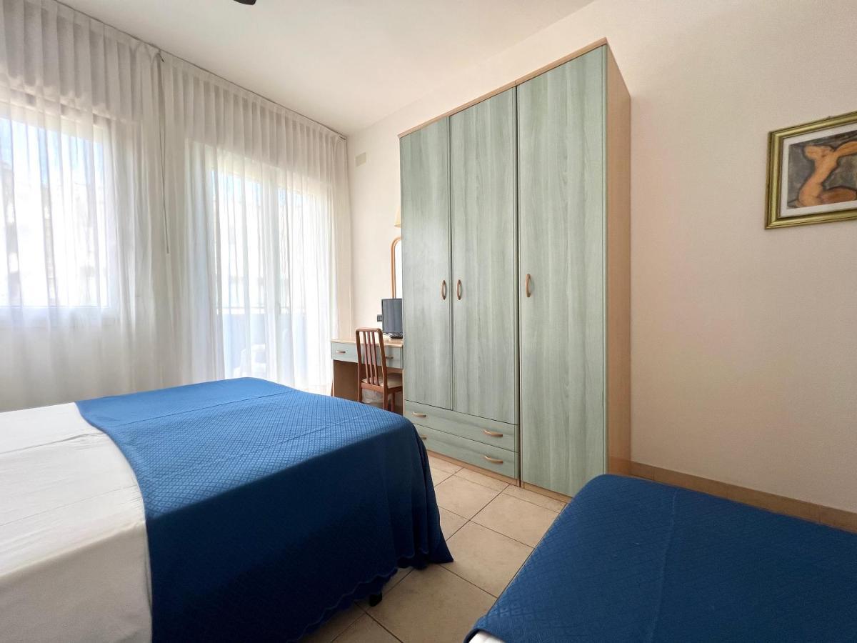 Hotel B&B Montecarlo Milano Marittima Bagian luar foto