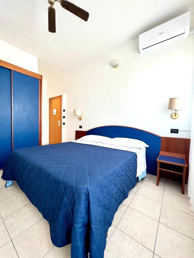 Hotel B&B Montecarlo Milano Marittima Bagian luar foto