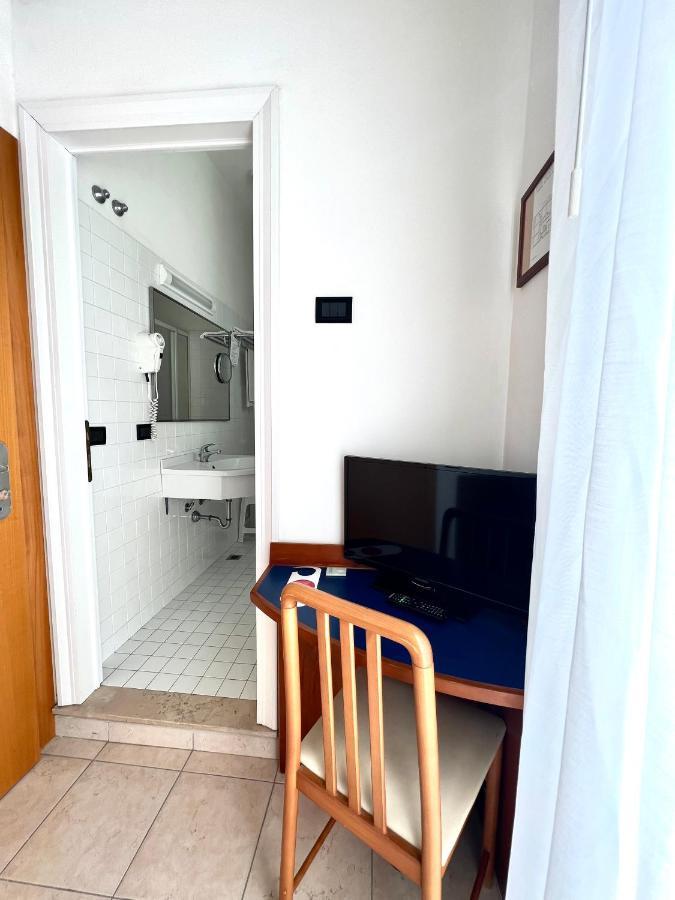 Hotel B&B Montecarlo Milano Marittima Bagian luar foto