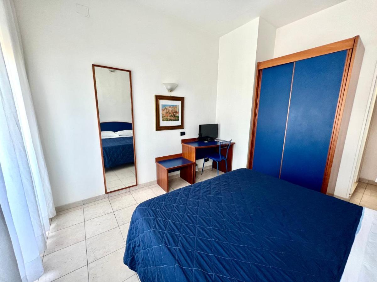 Hotel B&B Montecarlo Milano Marittima Bagian luar foto