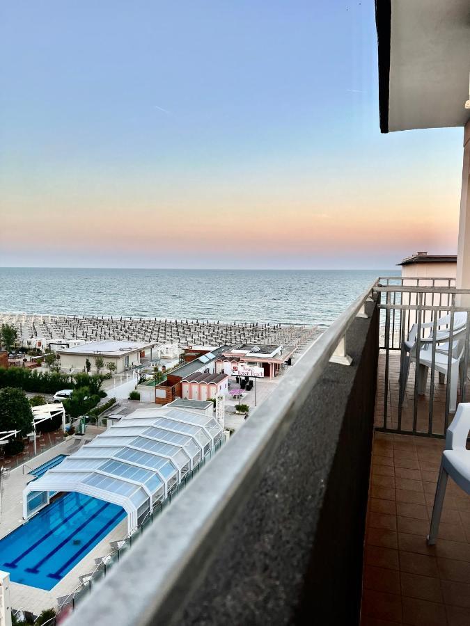 Hotel B&B Montecarlo Milano Marittima Bagian luar foto
