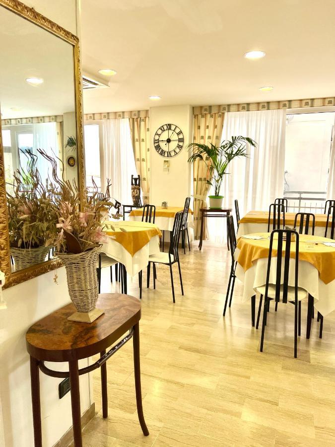 Hotel B&B Montecarlo Milano Marittima Bagian luar foto