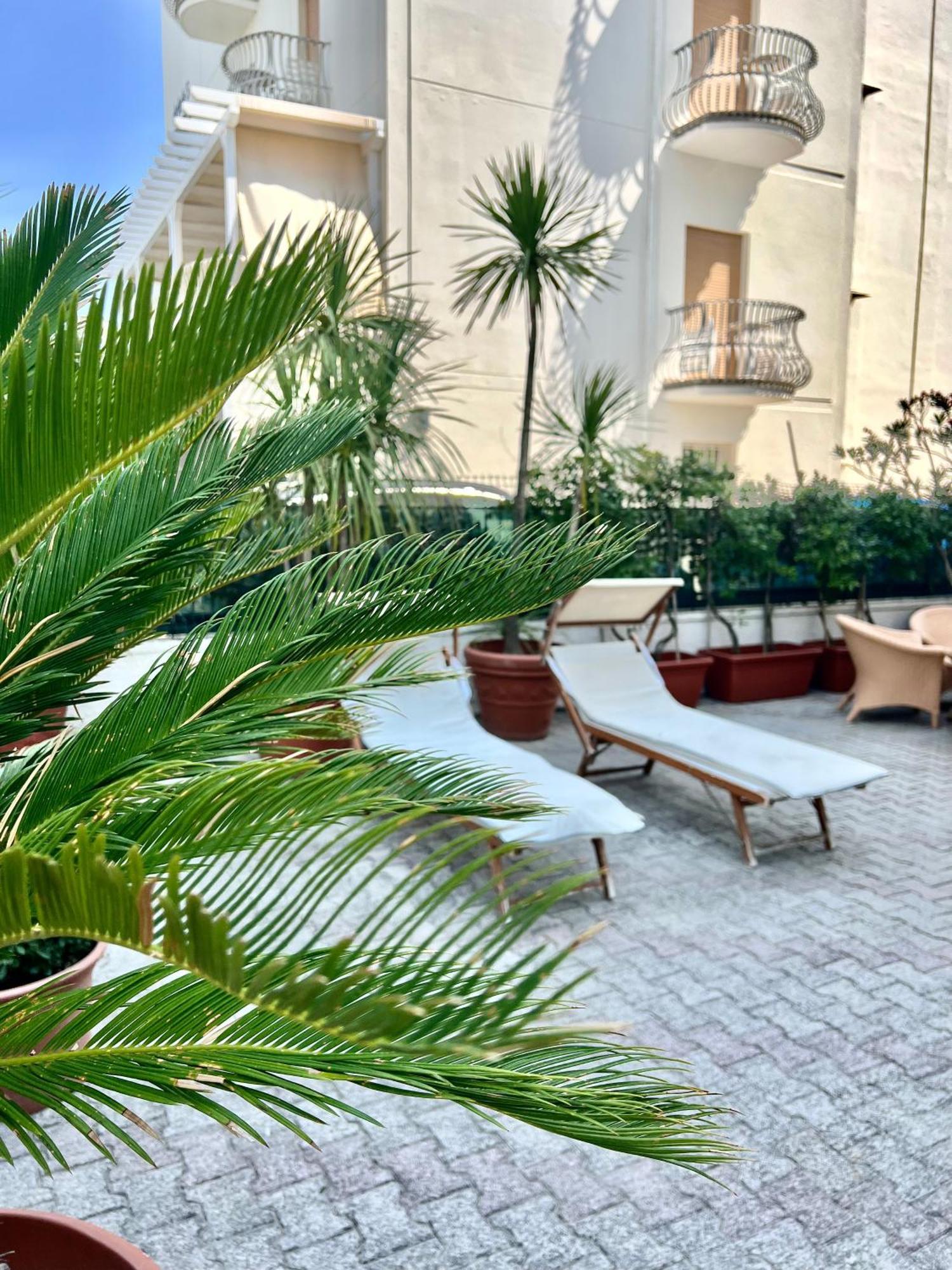 Hotel B&B Montecarlo Milano Marittima Bagian luar foto